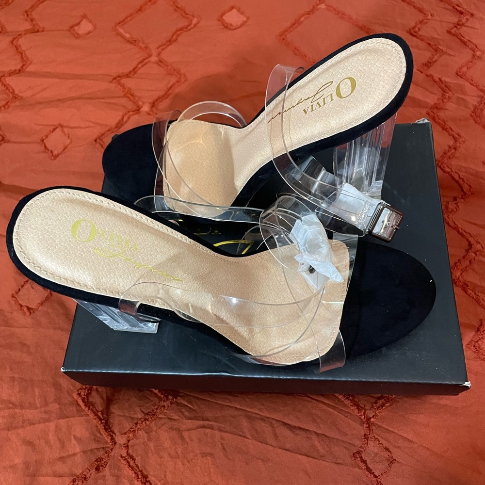 Olivia Fargiano Black open toe heel sandal. With clear straps. Size 7 1/2
